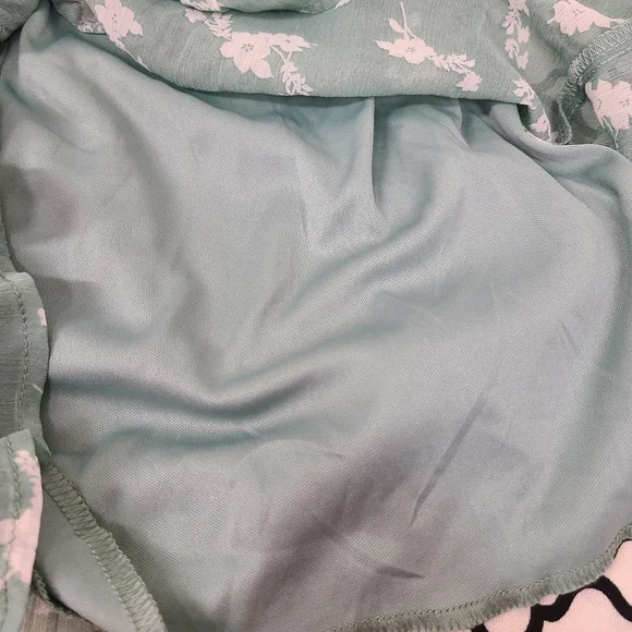 Trixxi Floral Print Short Sleeve Romper Green White Size XS - Picture 5 of 7